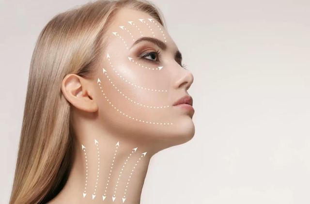 Rosto com linhas indicando efeito lifting no contorno facial